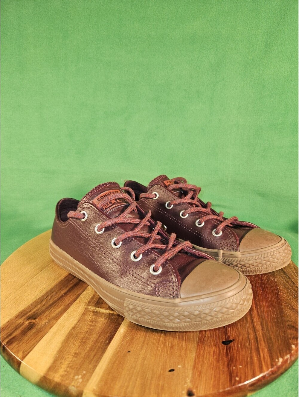 Converse All Stars Leather Sneakers Youth Unisex Size 2 Burgundy Low Top Lace Up